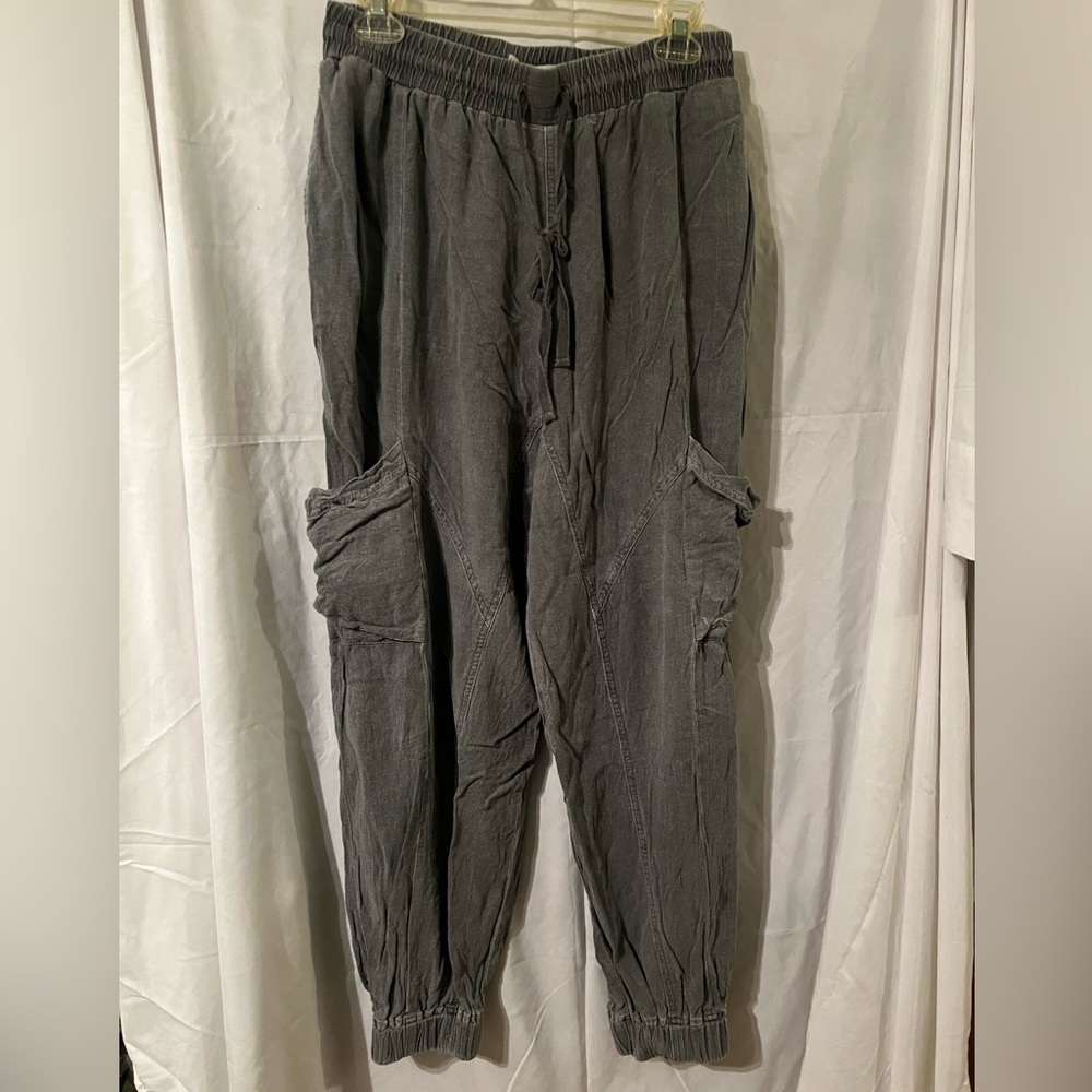 Oversized baggy UO DARK GRAY cargo pants- GUC Medium